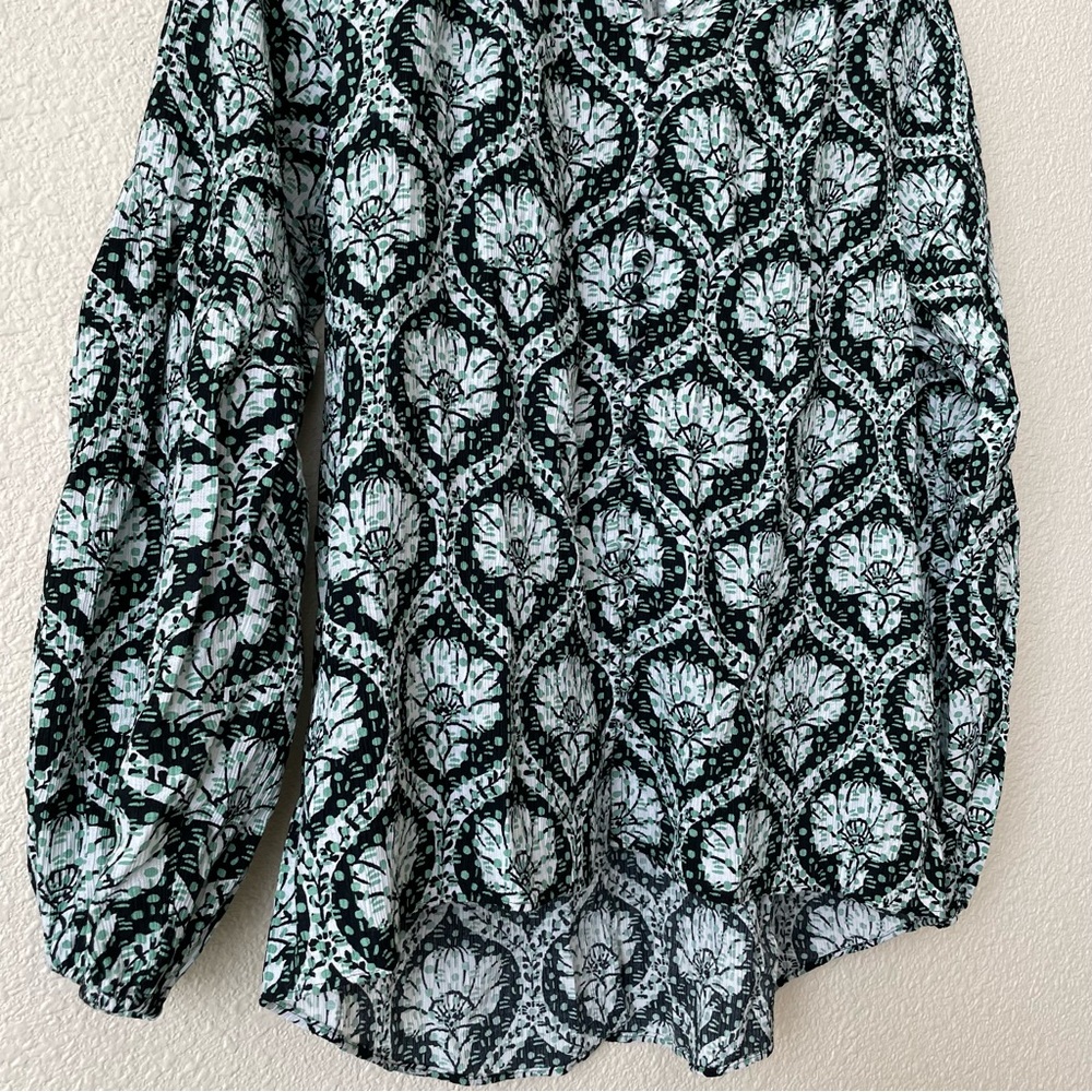 Elegant Black and White Patterned Women's Top - Picture 4 of 10